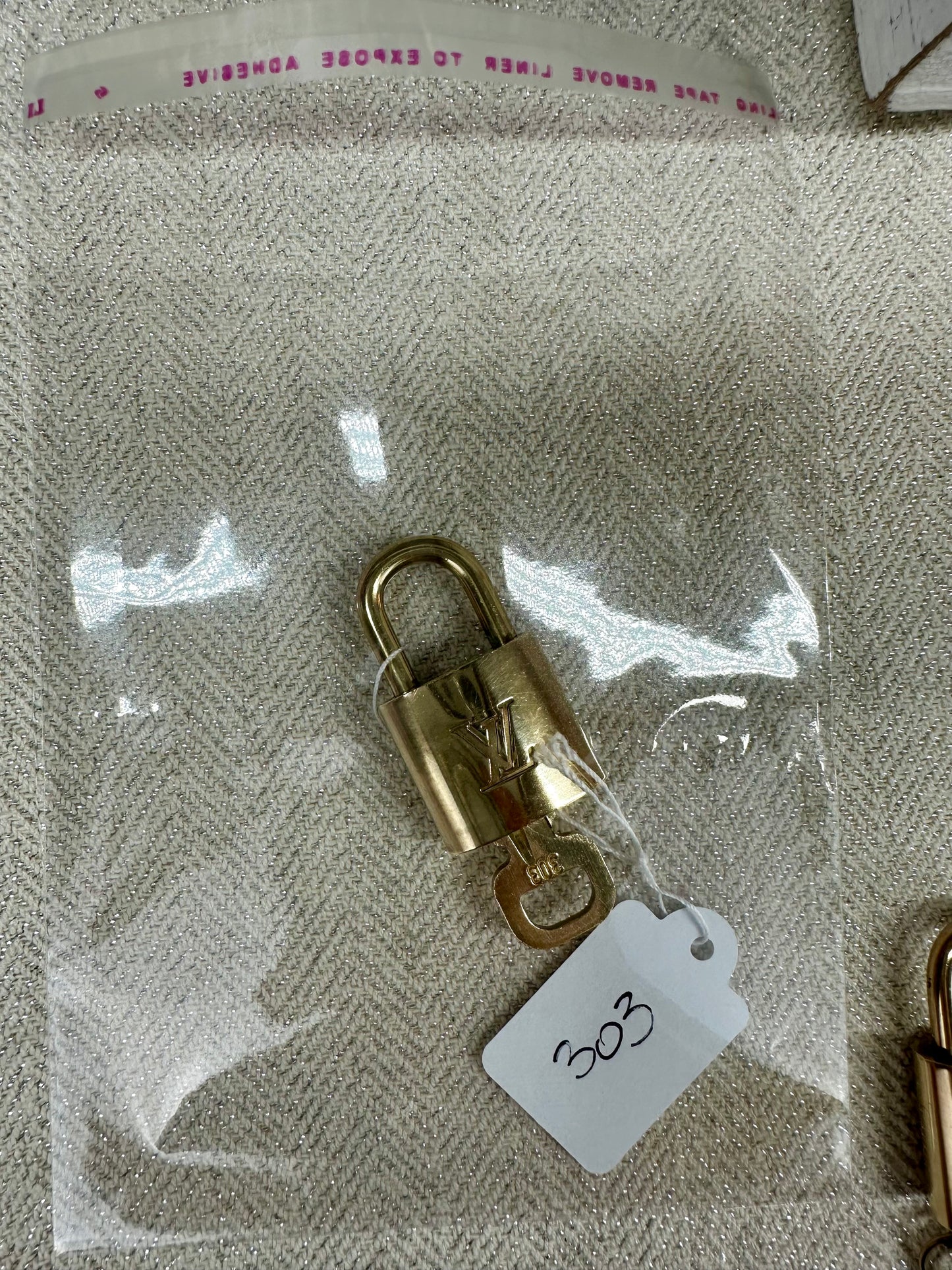 Lock ๐ & Key