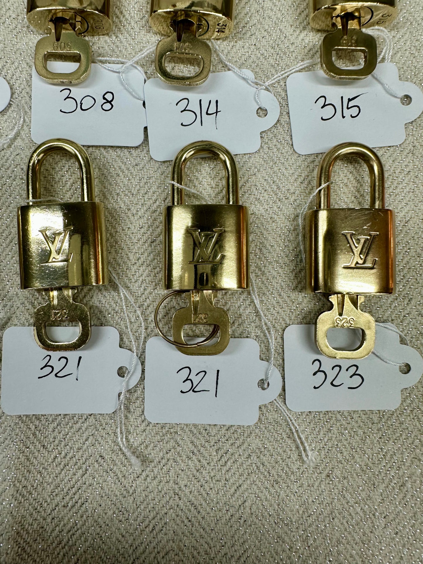 Lock ๐ & Key