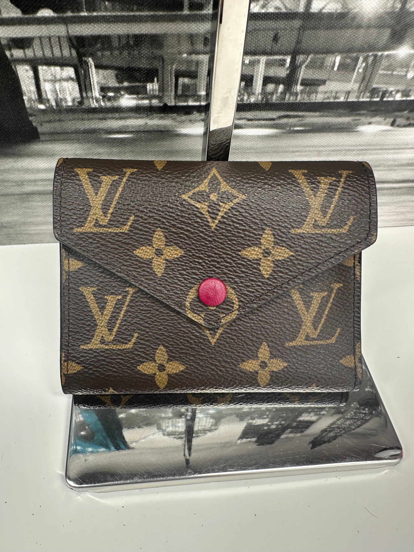 Victorine Wallet Monogram