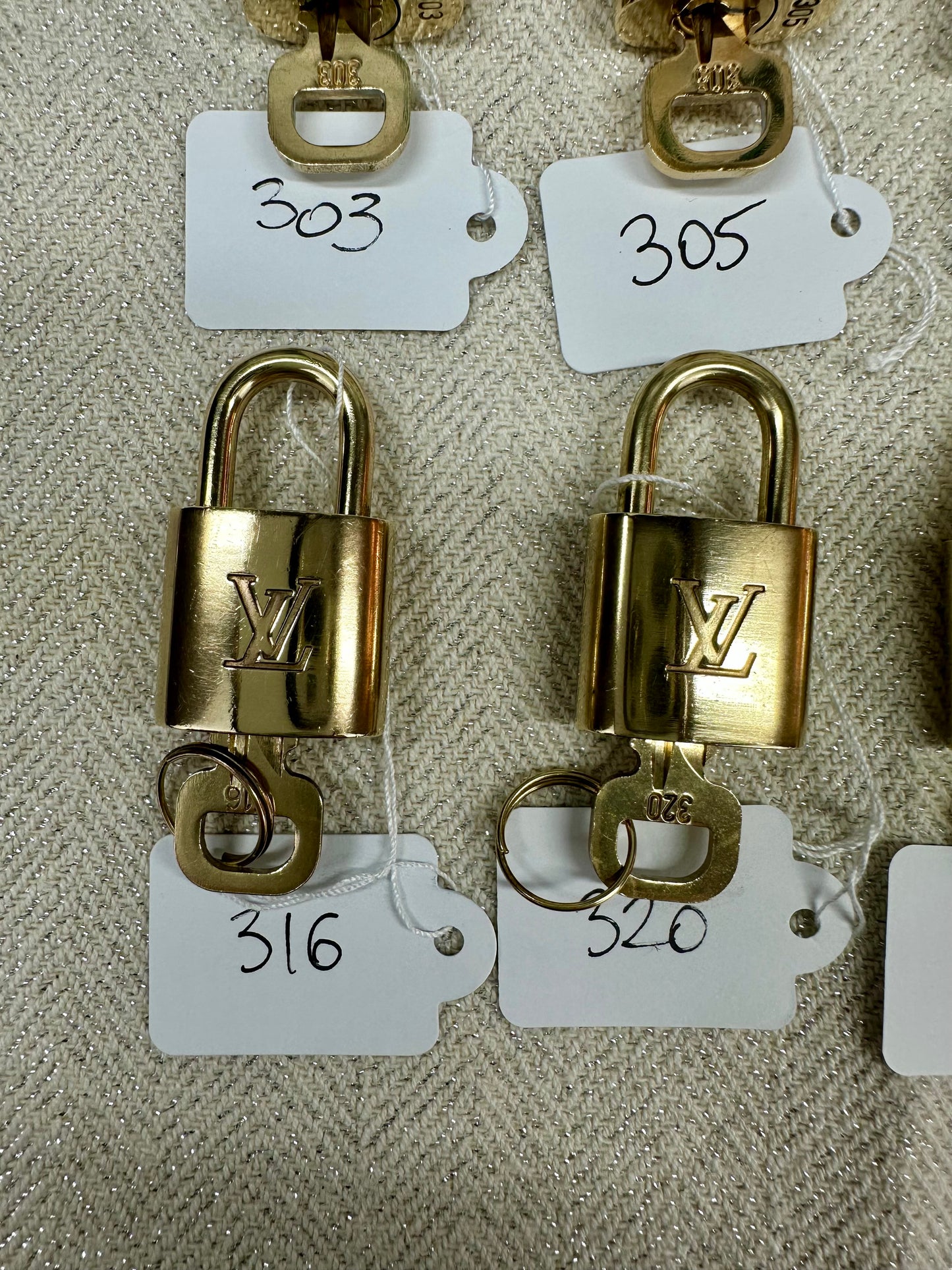 Lock ๐ & Key