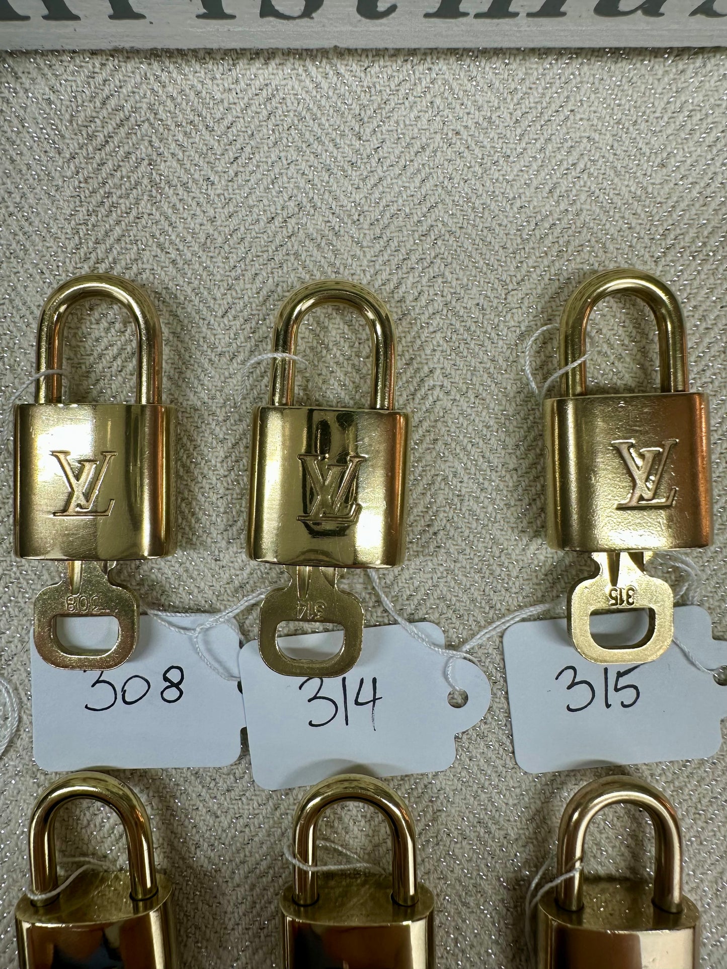 Lock ๐ & Key
