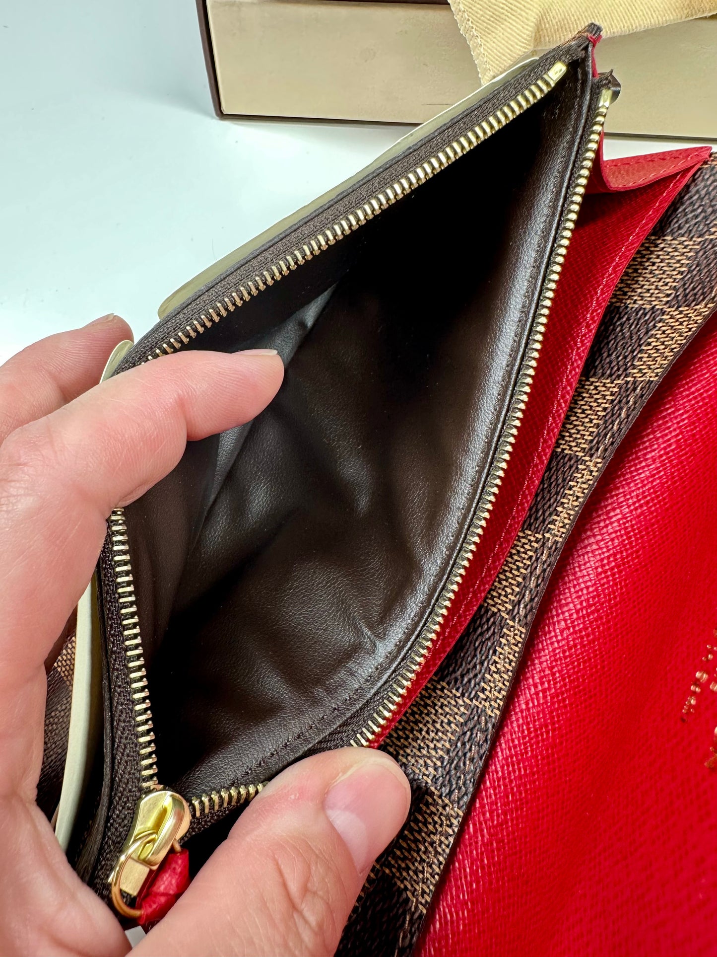 Emilie Wallet DE & Red
