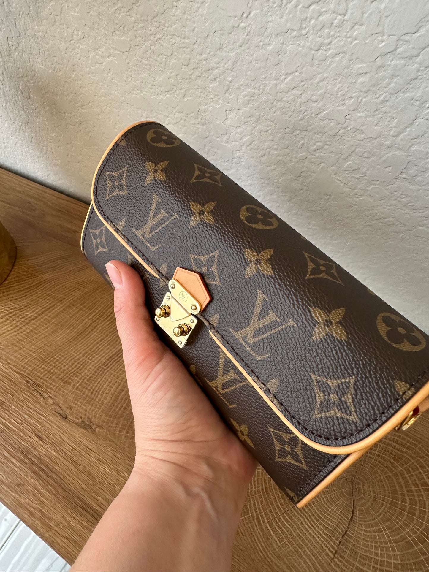 Camille Clutch Crossbody NM