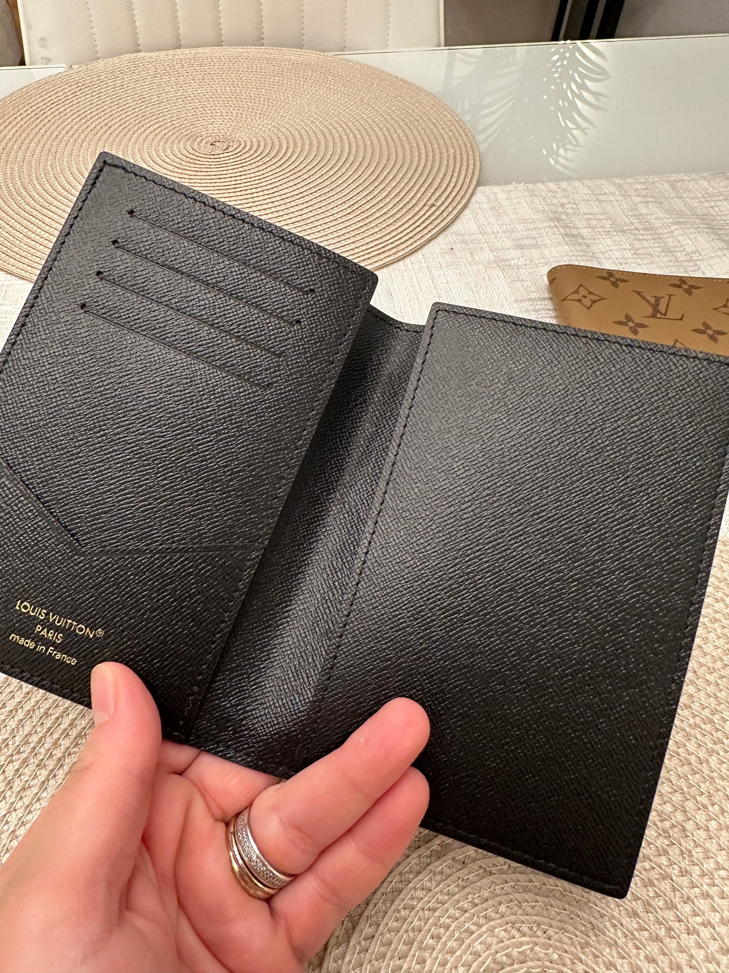 Passport Holder Reverse Mono